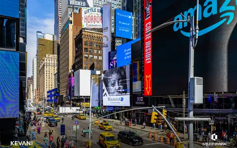 Billboards and traffic in Times Square