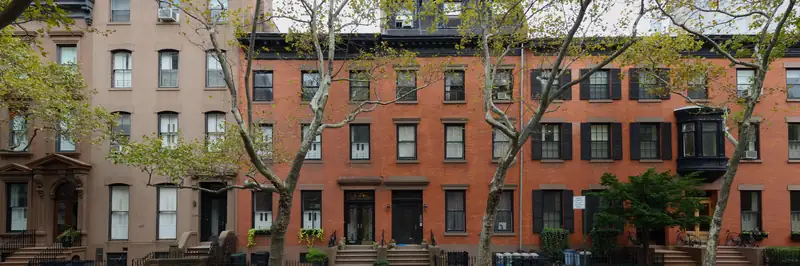 A row of brownstone townhouses in Brooklyn Heights