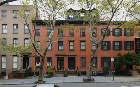 A row of brownstone townhouses in Brooklyn Heights